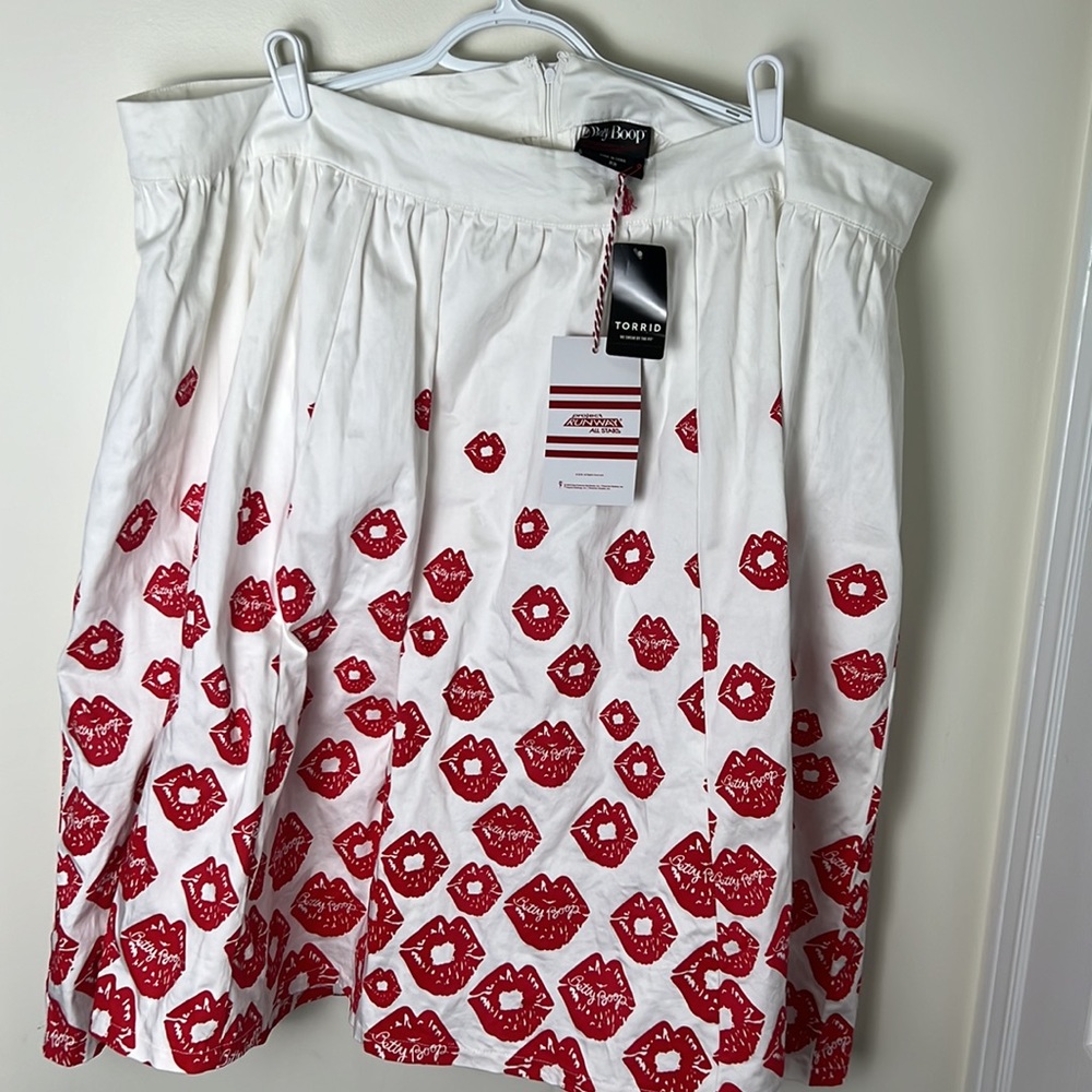 Torrid Betty Boop Runway Skater Skirt with Pockets Size 22 - Picture 9 of 10
